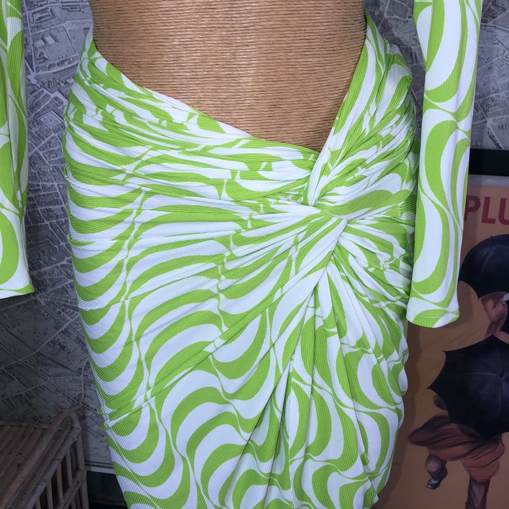 BRONX & BANCO SET Green and White Swirl Crop Top and Skirt Size XS
4 - Picture 3 of 16
